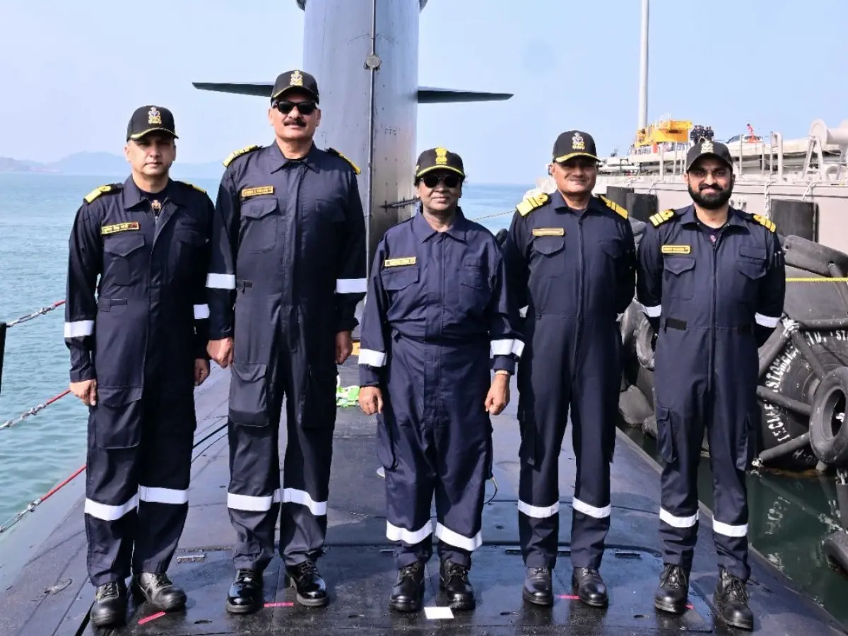 Second President to sortie in submarine