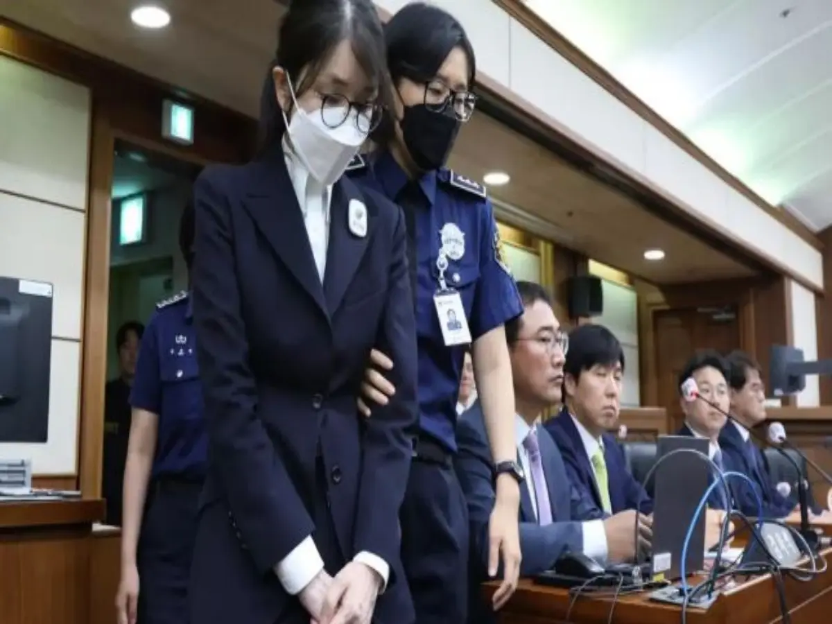 South Korea's former first lady took luxury bribes worth over $200,000, say prosecutors South Korea's former first lady took luxury bribes worth over $200,000, say prosecutors