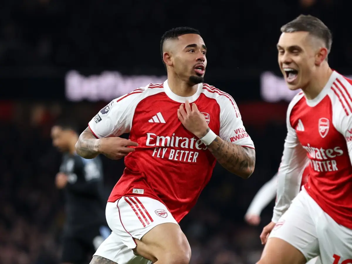 Premier League: Arsenal crush Aston Villa to make statement in title race