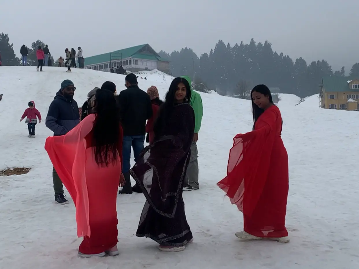Snow, celebrations, and smiles: Kashmir Tourism shows strong signs of revival Snow, celebrations, and smiles: Kashmir Tourism shows strong signs of revival