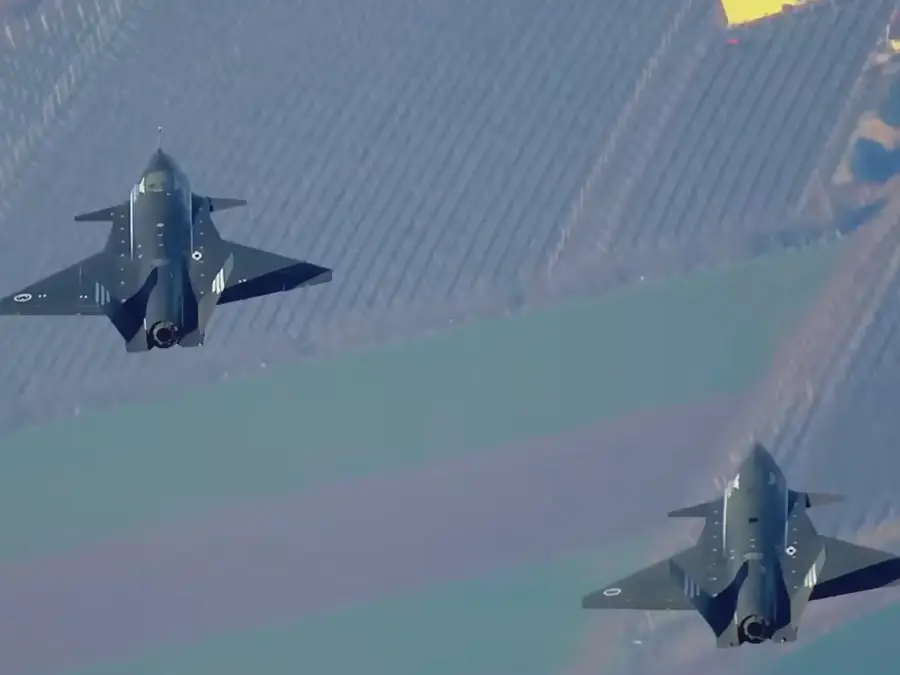 WATCH | Fighter jets fly in perfect sync without a single human pilot