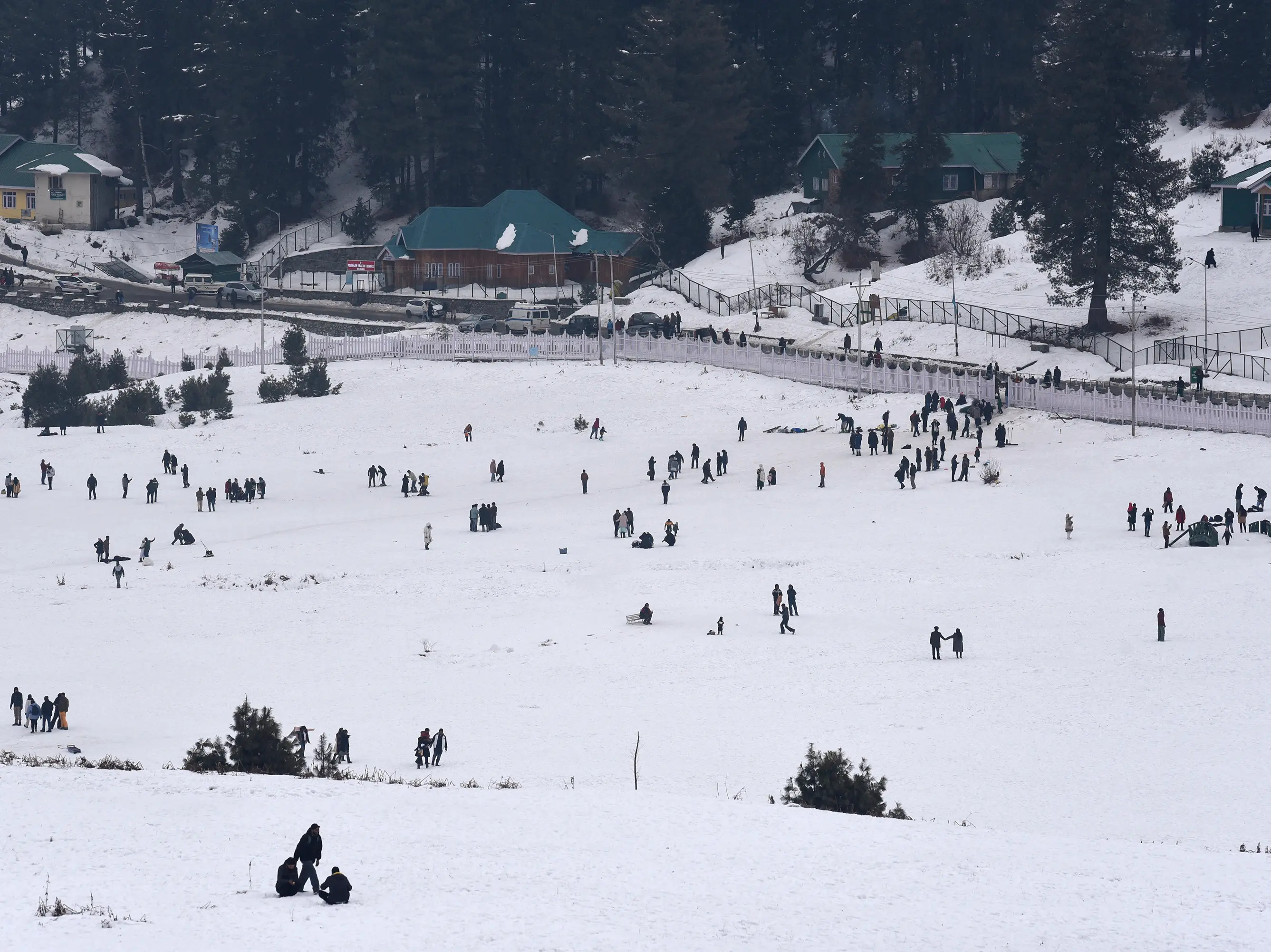 Kashmir valley welcomes 2026 with surge in tourists, renewed optimism Kashmir valley welcomes 2026 with surge in tourists, renewed optimism