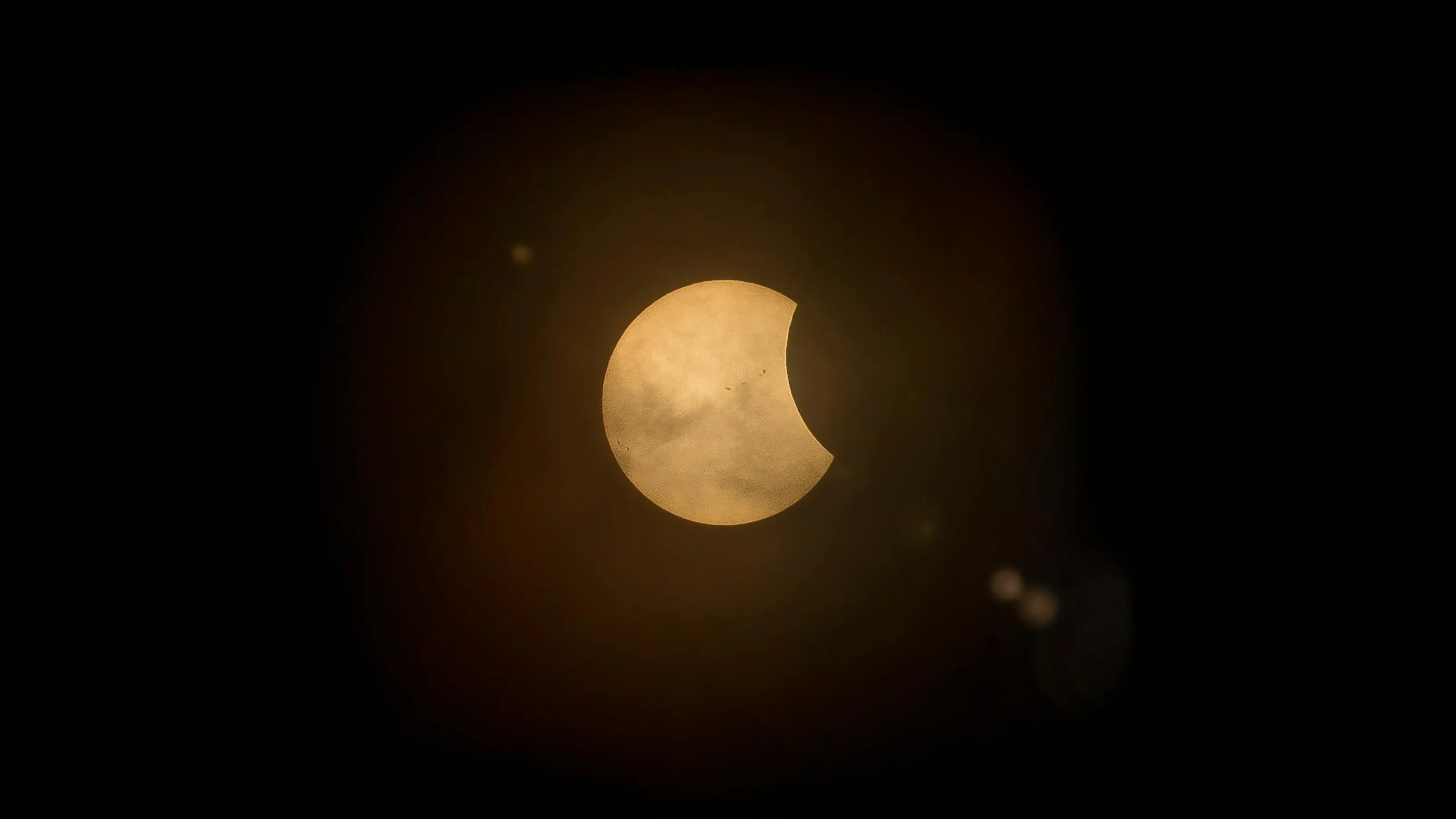3. Annular and total solar eclipses