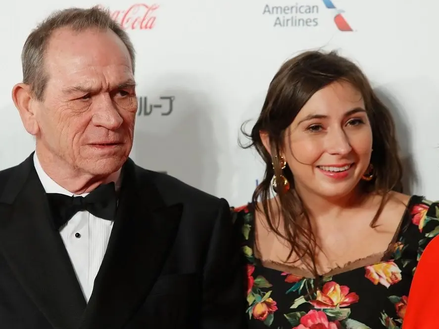 Victoria, Tommy Lee Jones’ daughter, found dead in a hotel's hallway, no foul play suspected: Source Victoria, Tommy Lee Jones’ daughter, found dead in a hotel's hallway, no foul play suspected: Source