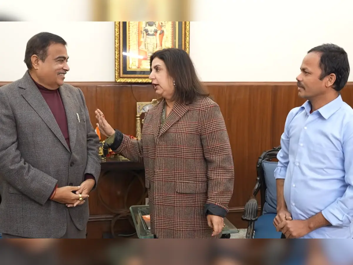 'Please build a road in my village!' Dilip, Farah Khan's cook, makes fun-request to Nitin Gadkari 'Please build a road in my village!' Dilip, Farah Khan's cook, makes fun-request to Nitin Gadkari