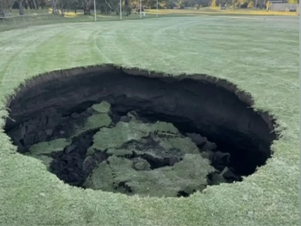 30-foot-wide sinkhole opens up in Melbourne near $26bn highway tunnel project 30-foot-wide sinkhole opens up in Melbourne near $26bn highway tunnel project