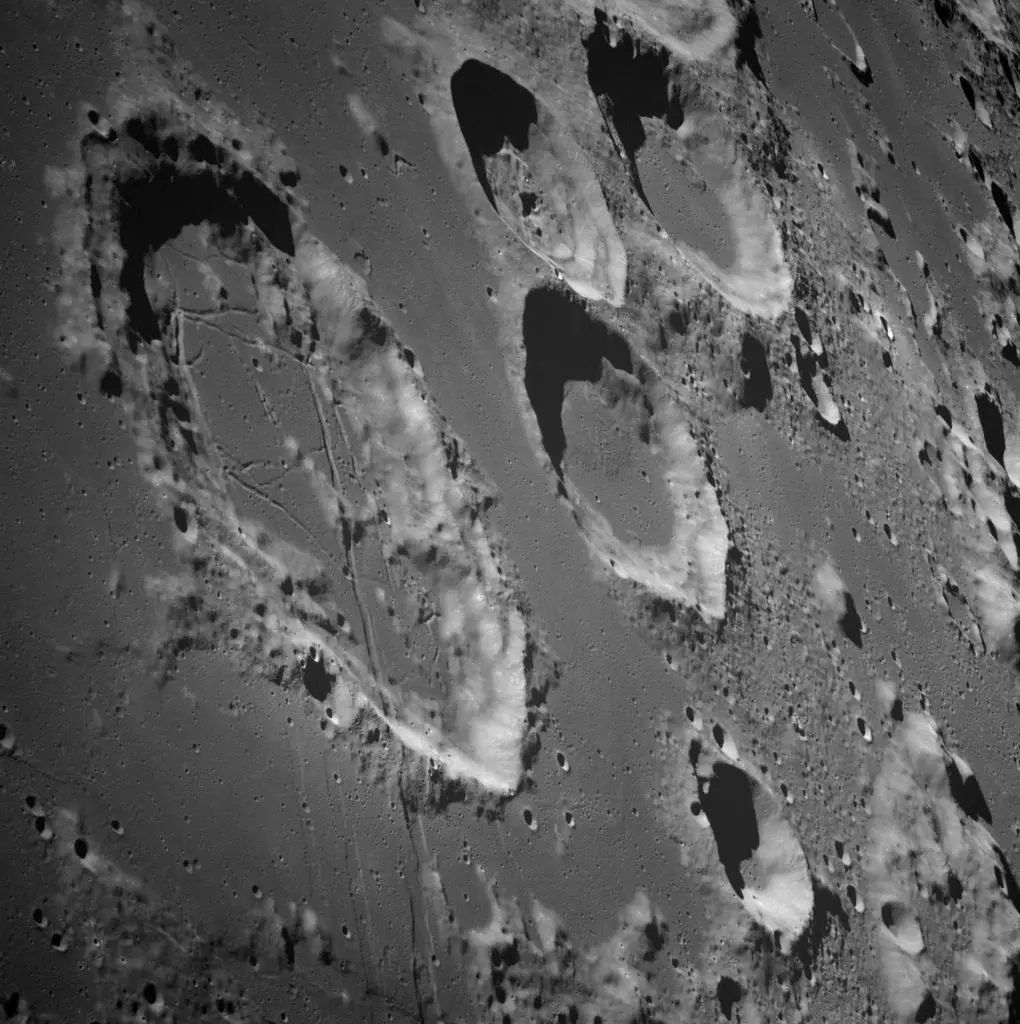 Earth's tail has been helping Moon steal from our planet for billions of years