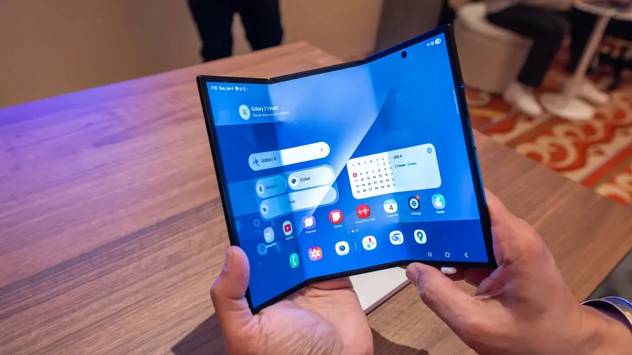 A phone that unfolds three times Samsung Galaxy Z TriFold