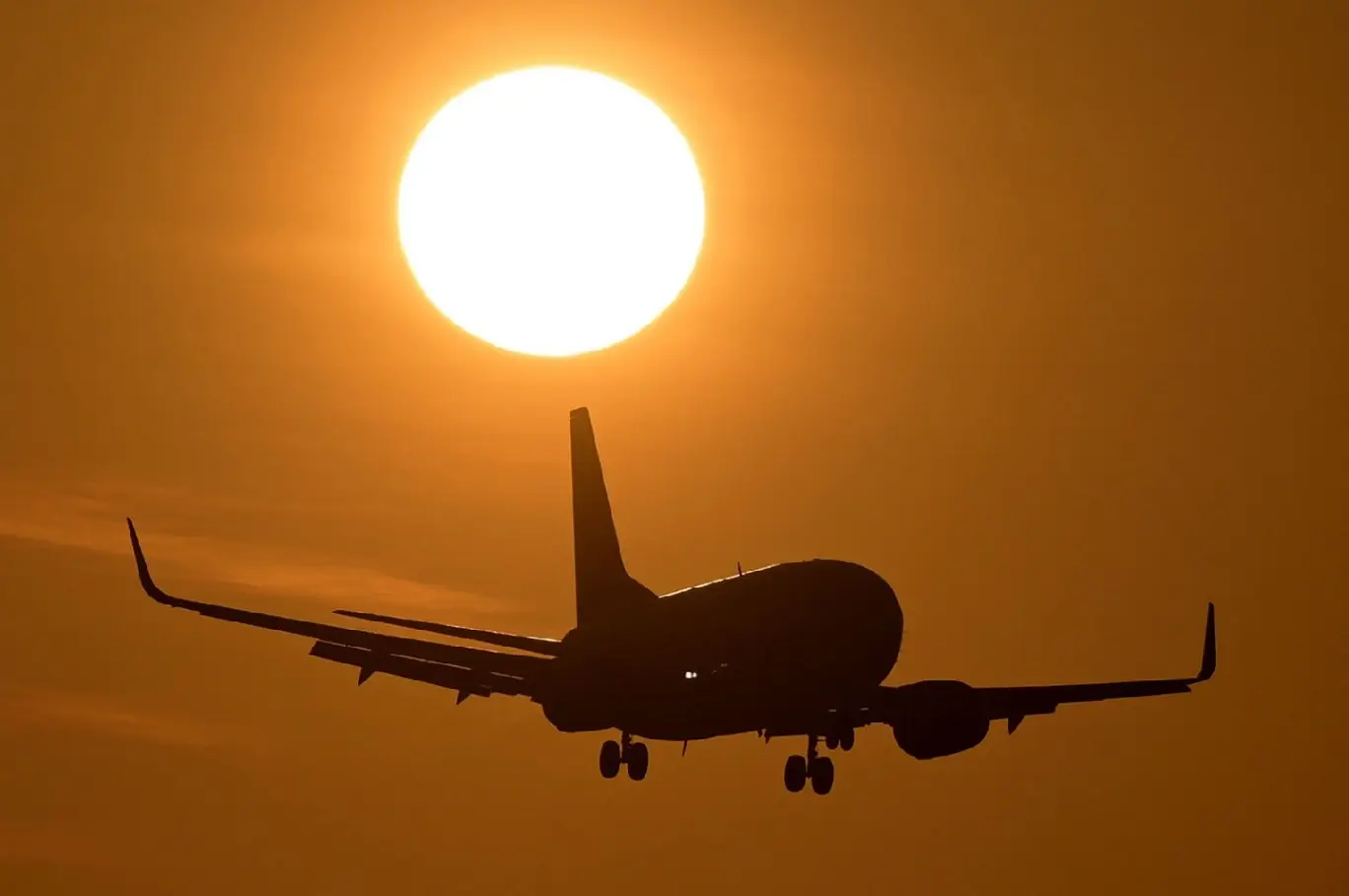 Airlines in UAE, Qatar, and Turkey cancel flights to Iran as protests intensify