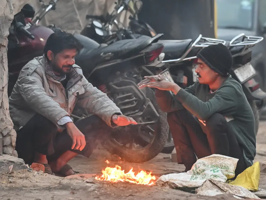 Winter is coming! IMD issues cold wave and dense fog alert for Delhi-NCR. Here's what the forecast says