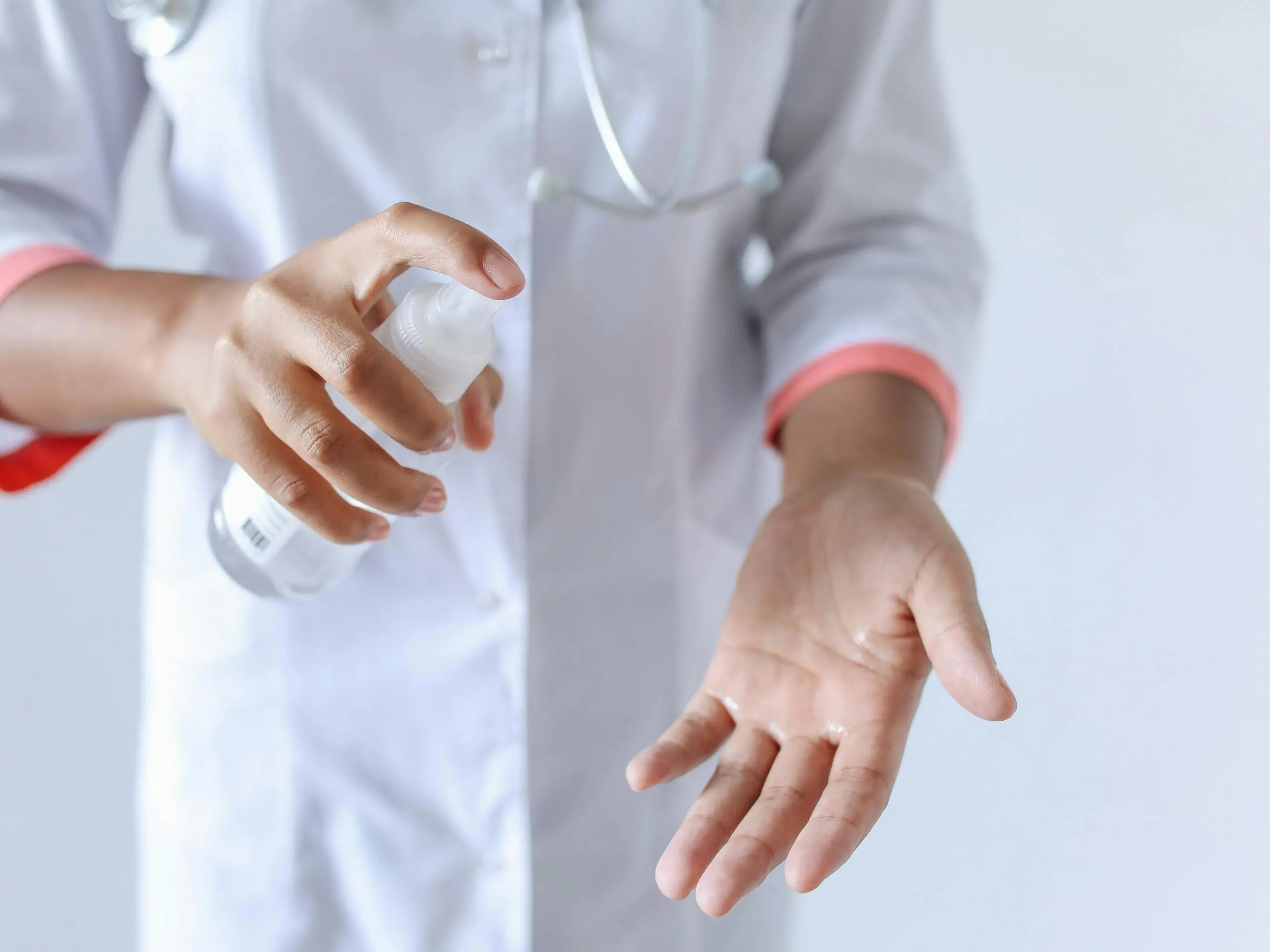 Life saving medicine? Scientists develop spray-on powder that stops bleeding in one second, offers hope in war zones Life saving medicine? Scientists develop spray-on powder that stops bleeding in one second, offers hope in war zones