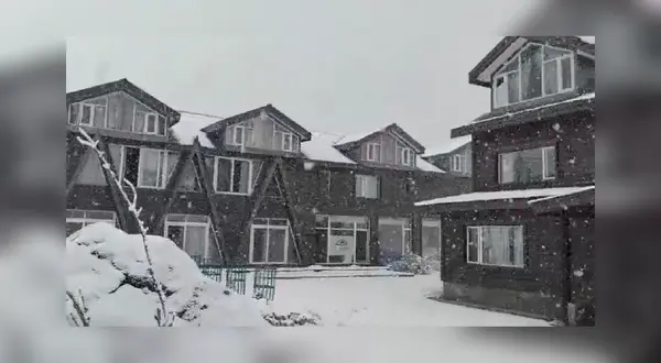Snowfall starts in Gulmarg, Sonamarg, and other higher reaches of Kashmir Valley Snowfall starts in Gulmarg, Sonamarg, and other higher reaches of Kashmir Valley