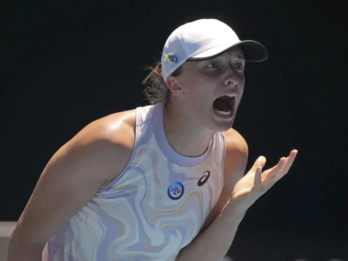 Iga Swiatek follows Gauff on her way out of Australian Open in another QF shocker