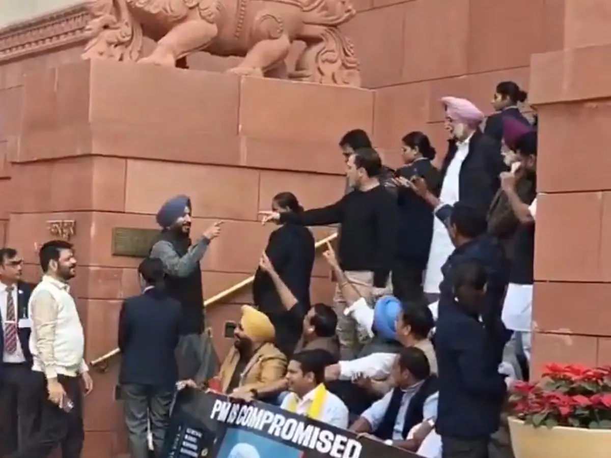 ‘Traitor’ vs ‘Desh Ke Dushman’: Rahul Gandhi, BJP’s Ravneet Bittu exchange jibes outside parliament – WATCH ‘Traitor’ vs ‘Desh Ke Dushman’: Rahul Gandhi, BJP’s Ravneet Bittu exchange jibes outside parliament – WATCH