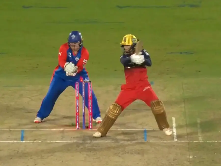 WPL 2026 | WATCH - RCB's winning hit creates confusion before lifting second title