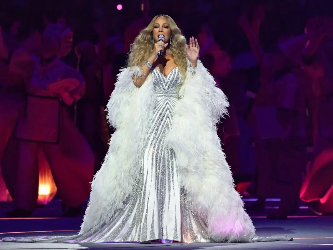 Reading off a teleprompter? Mariah Carey accused of lip-syncing during her performance at Winter Olympics Reading off a teleprompter? Mariah Carey accused of lip-syncing during her performance at Winter Olympics