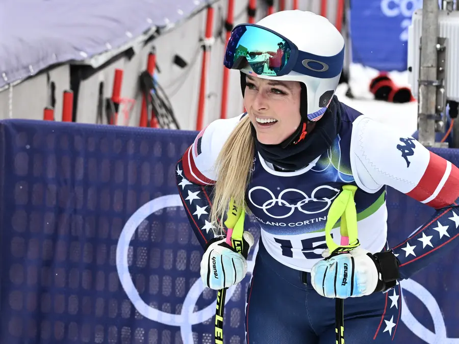Lindsey Vonn's Olympic comeback ends in heartbreak after downhill crash; airlifted to hospital
