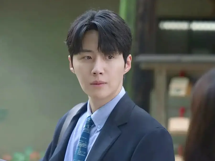 Amid tax evasion allegations, South Korean actor Kim Seon Ho rehearses for upcoming stage play