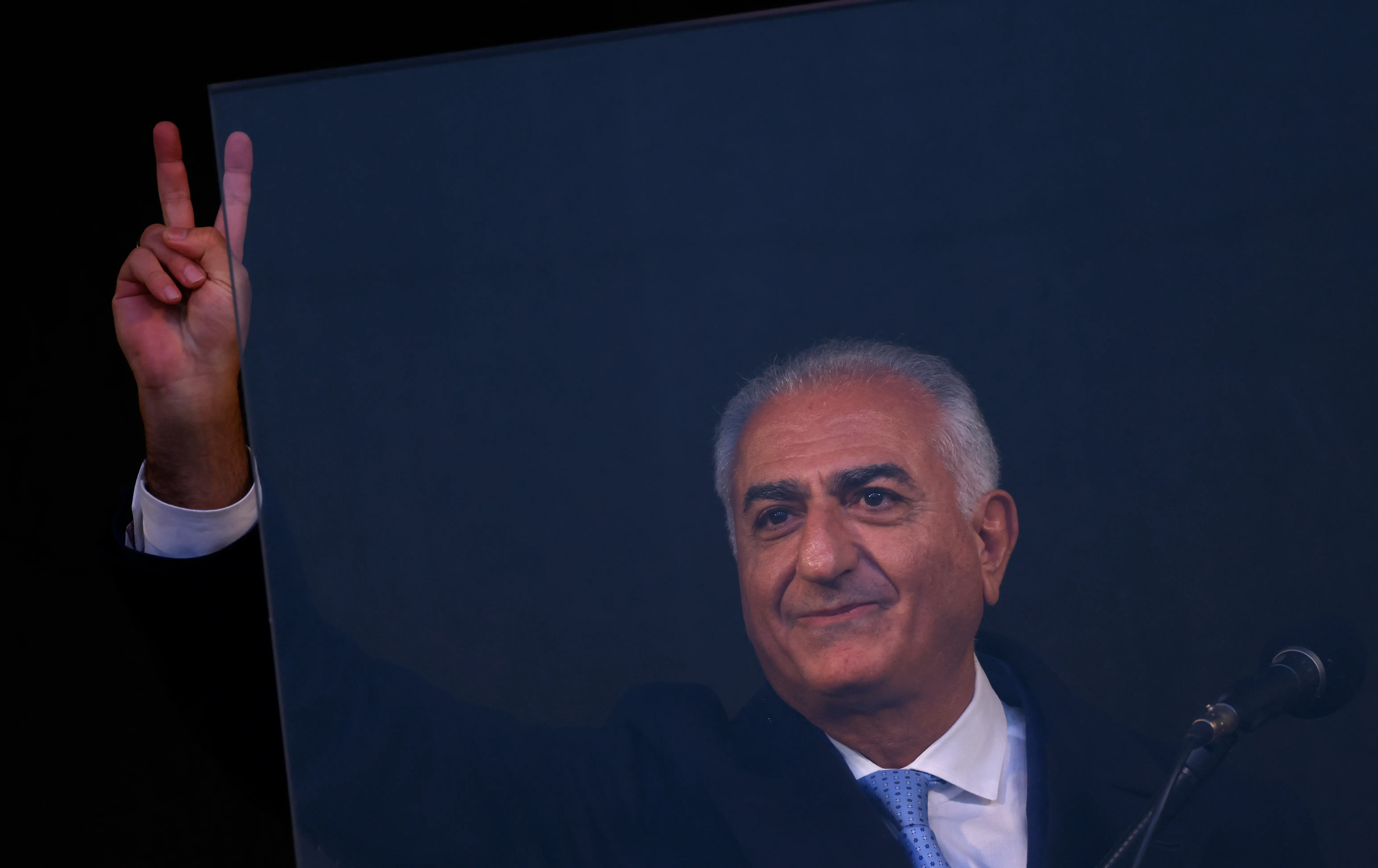 About 200,000 gather as Iran’s exiled prince Reza Pahlavi urges US action at Munich rally