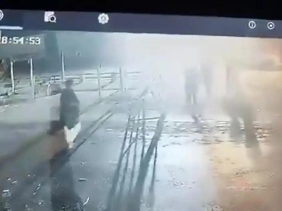 Suicide bomber blows himself up near Pakistan checkpost; 4 cops dead | Video