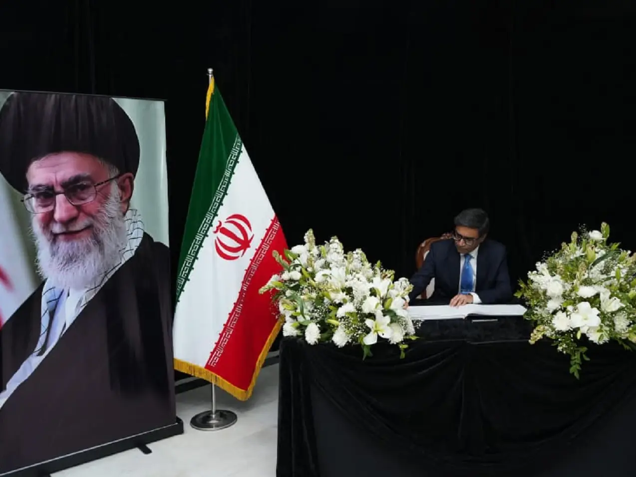 India’s foreign secretary signs condolence book at Iranian embassy, offers condolences for Khamenei India’s foreign secretary signs condolence book at Iranian embassy, offers condolences for Khamenei