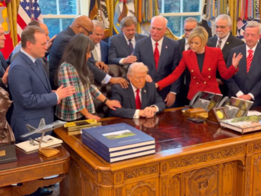 ‘Wisdom from heaven’: Evangelical leaders gather in White House; pastor prays for Trump