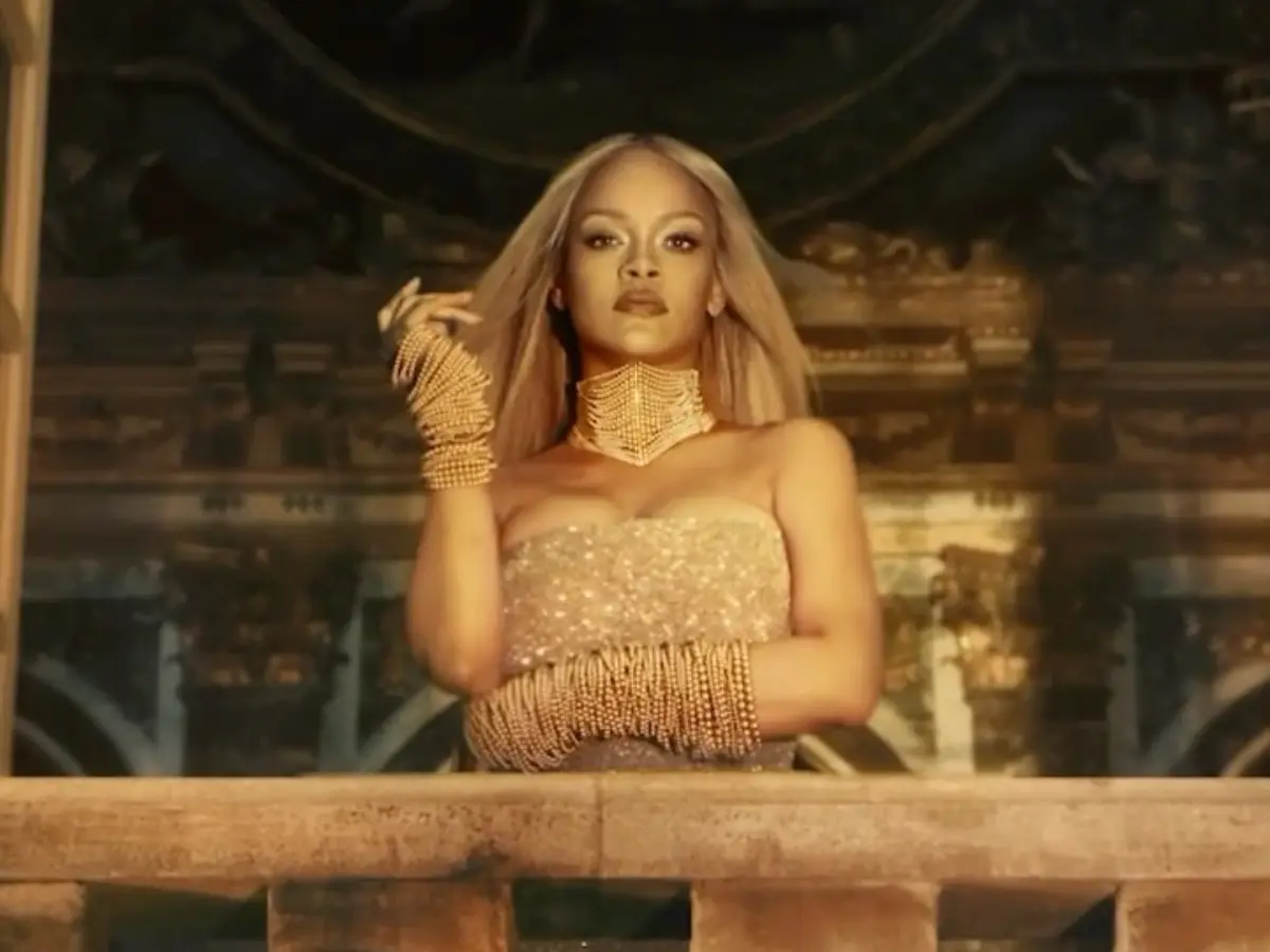 Rihanna's Beverly Hills Mansion fired with multiple shots, woman arrested Rihanna's Beverly Hills Mansion fired with multiple shots, woman arrested