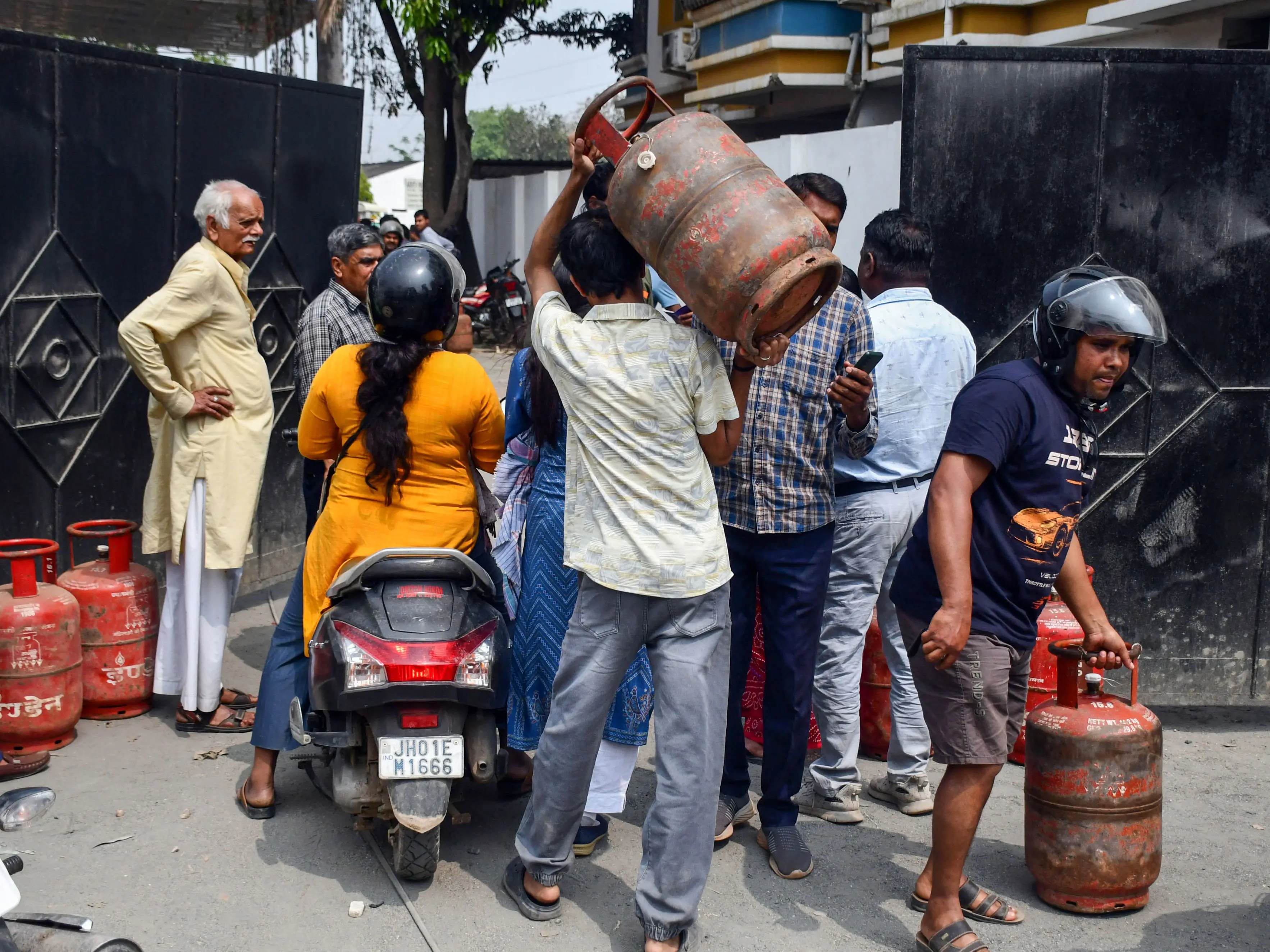 25% of India’s gas imports hit by Strait of Hormuz disruption; government reroutes energy supplies as West Asia conflict escalates 25% of India’s gas imports hit by Strait of Hormuz disruption; government reroutes energy supplies as West Asia conflict escalates