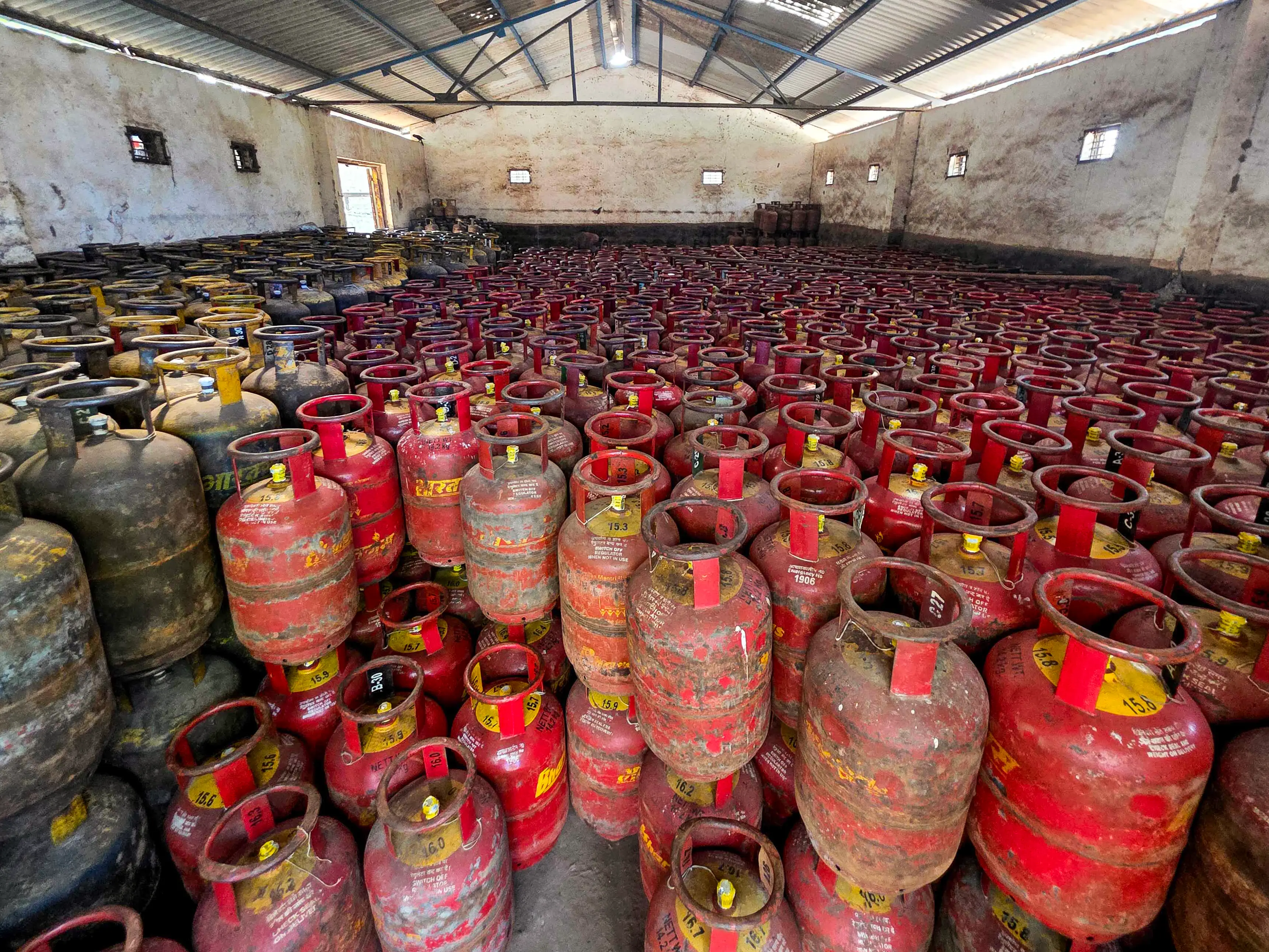 Government mandates households to switch from LPG to PNG amid Hormuz blockade Government mandates households to switch from LPG to PNG amid Hormuz blockade