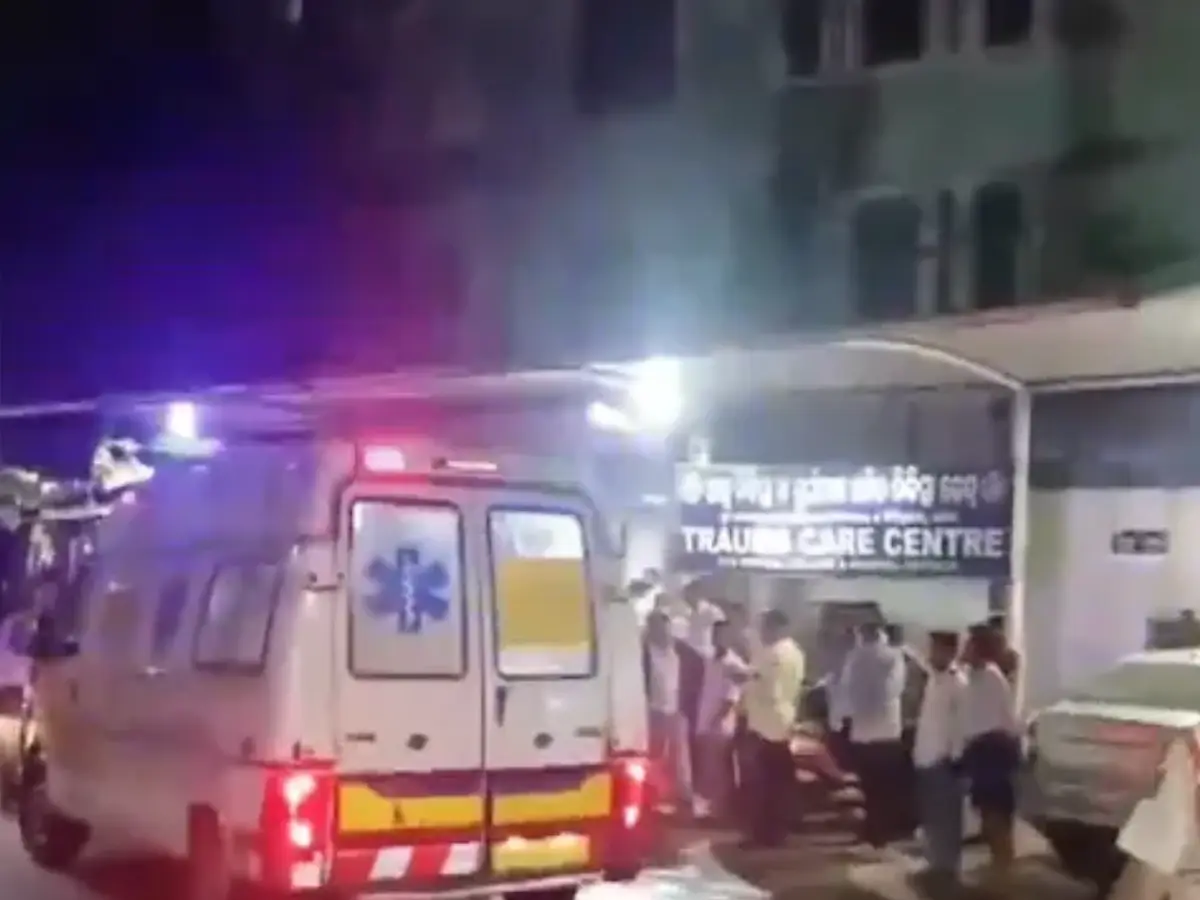At least 10 patients dead after fire breaks out in hospital in Odisha's Cuttack At least 10 patients dead after fire breaks out in hospital in Odisha's Cuttack