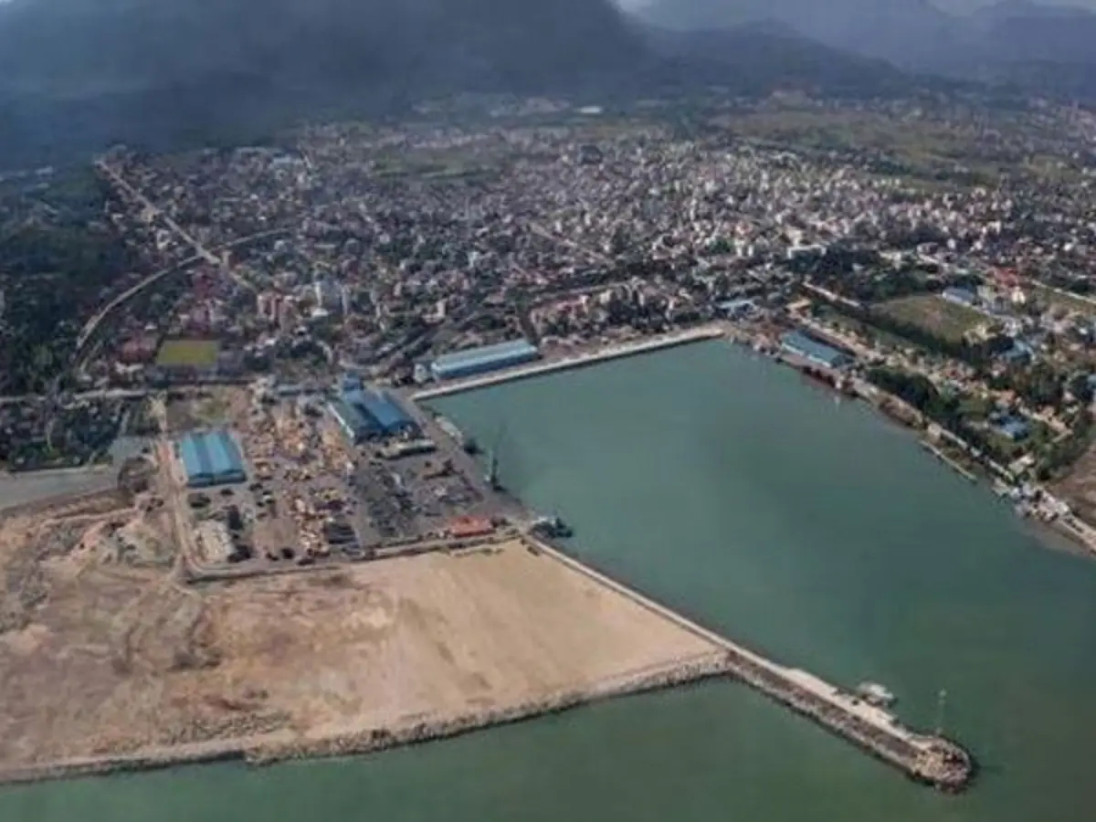 Military facilities near Iran's Chabahar Trade Zone hit by US fighter jets: Report