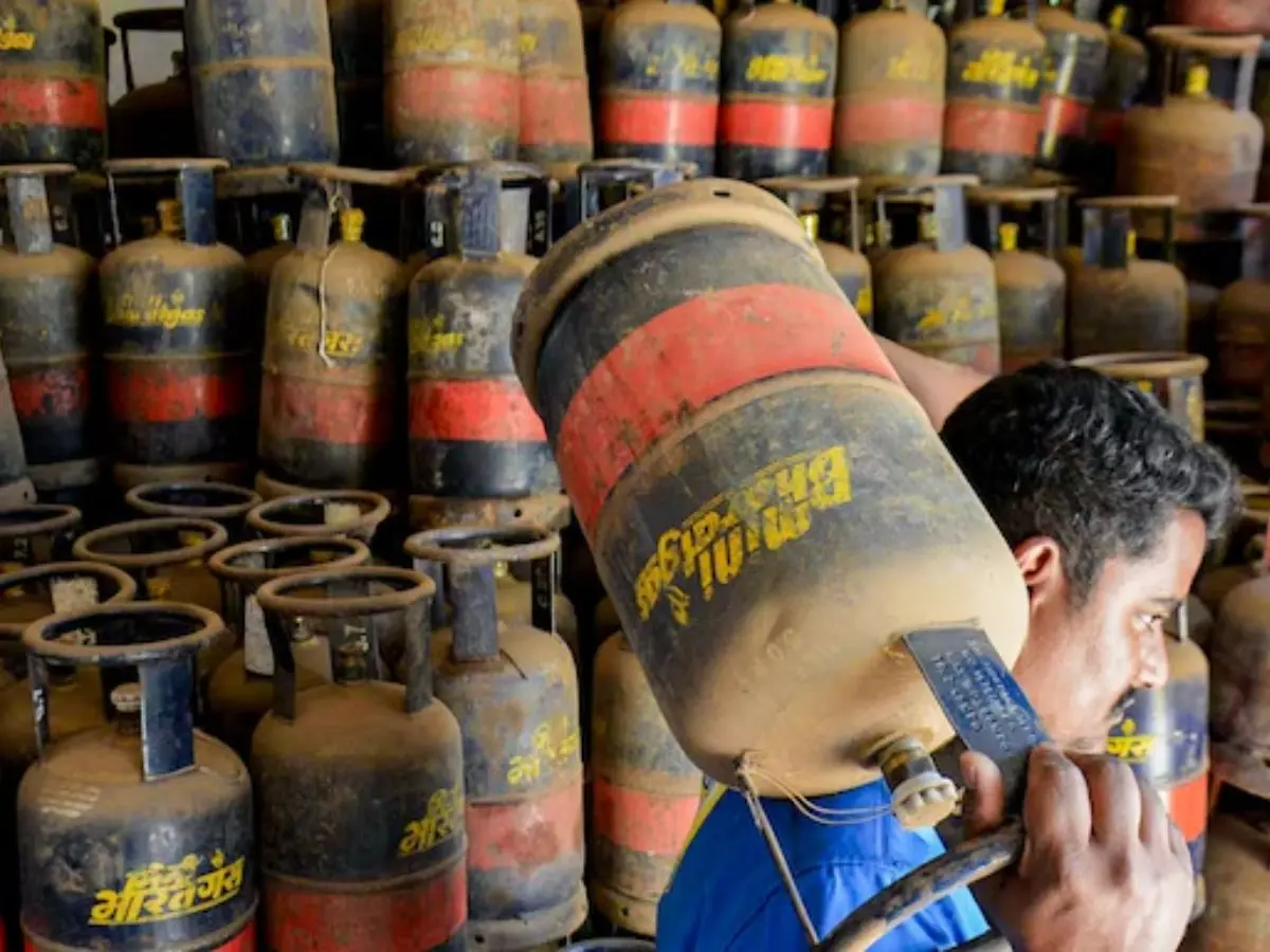Blending DME with LPG