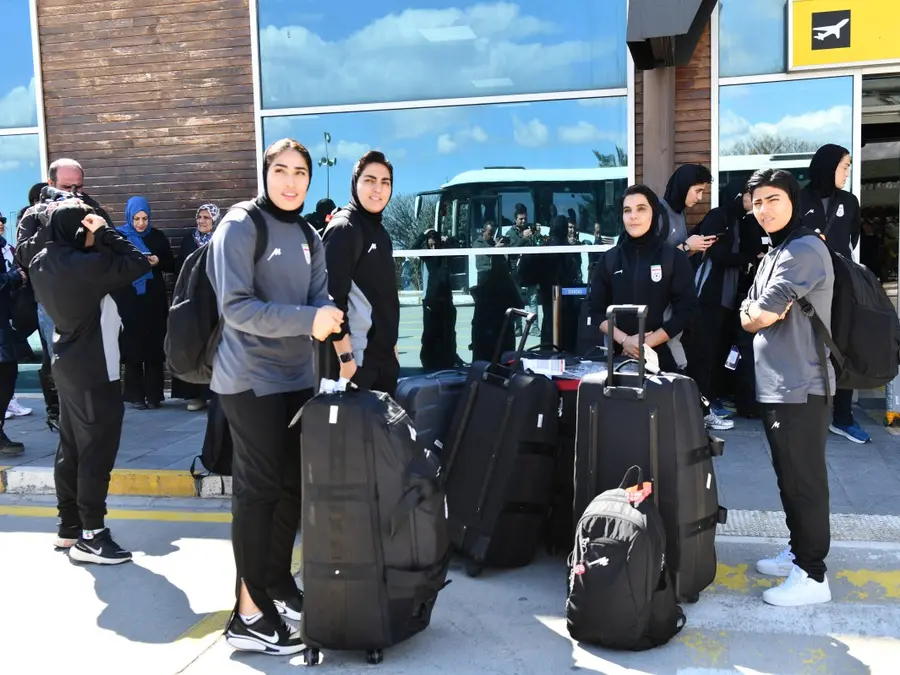 Iranian women's football team players, including those who were granted asylum in Australia, return home
