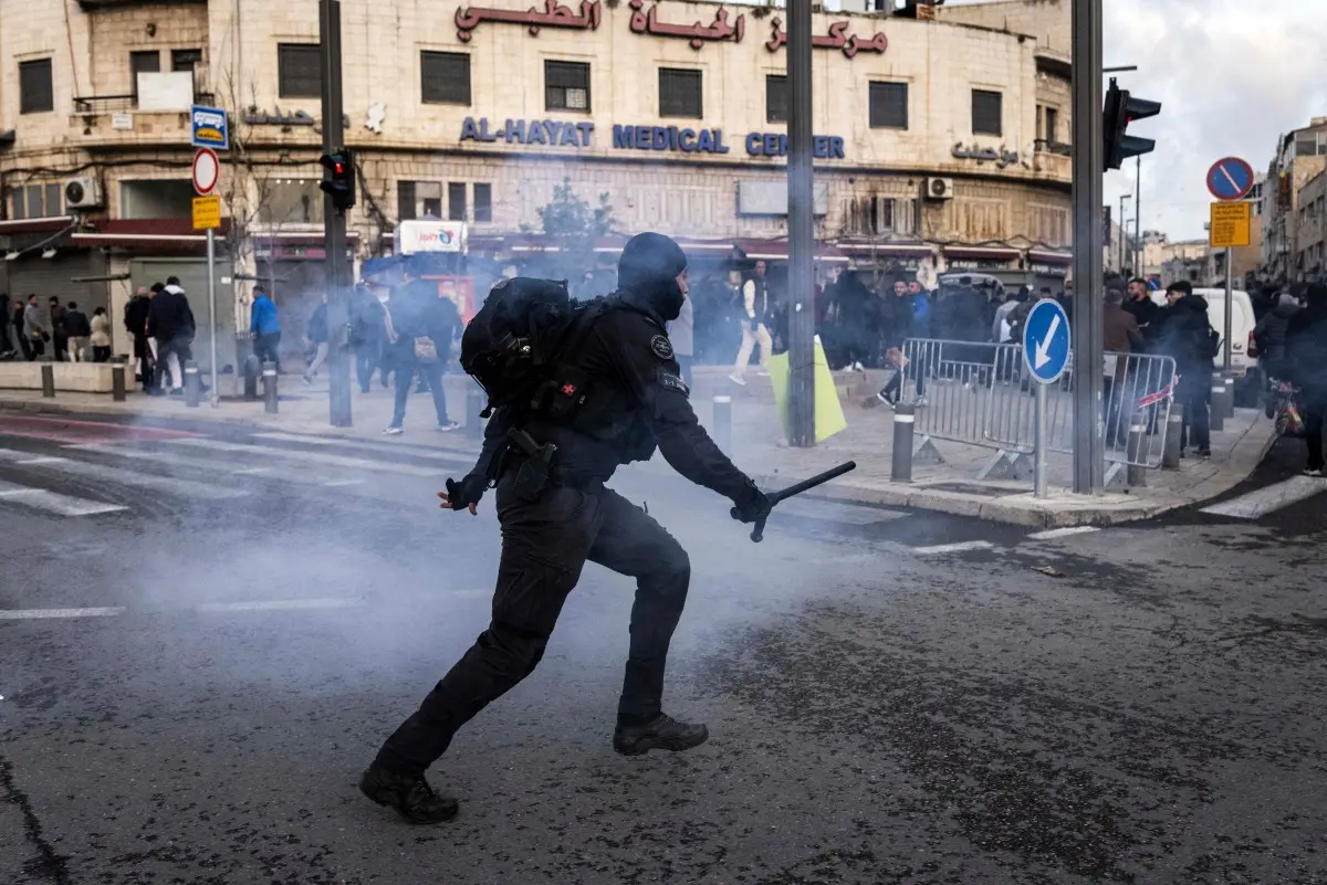 Eid without Al-Aqsa: Worshippers clash as Jerusalem locks down holy sites