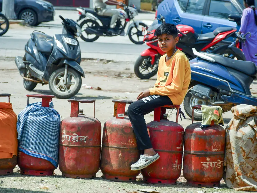 Only 10kg in 14.2kg cylinder: Less gas, same cylinder? Shocking LPG plan under review as Hormuz crisis bites India