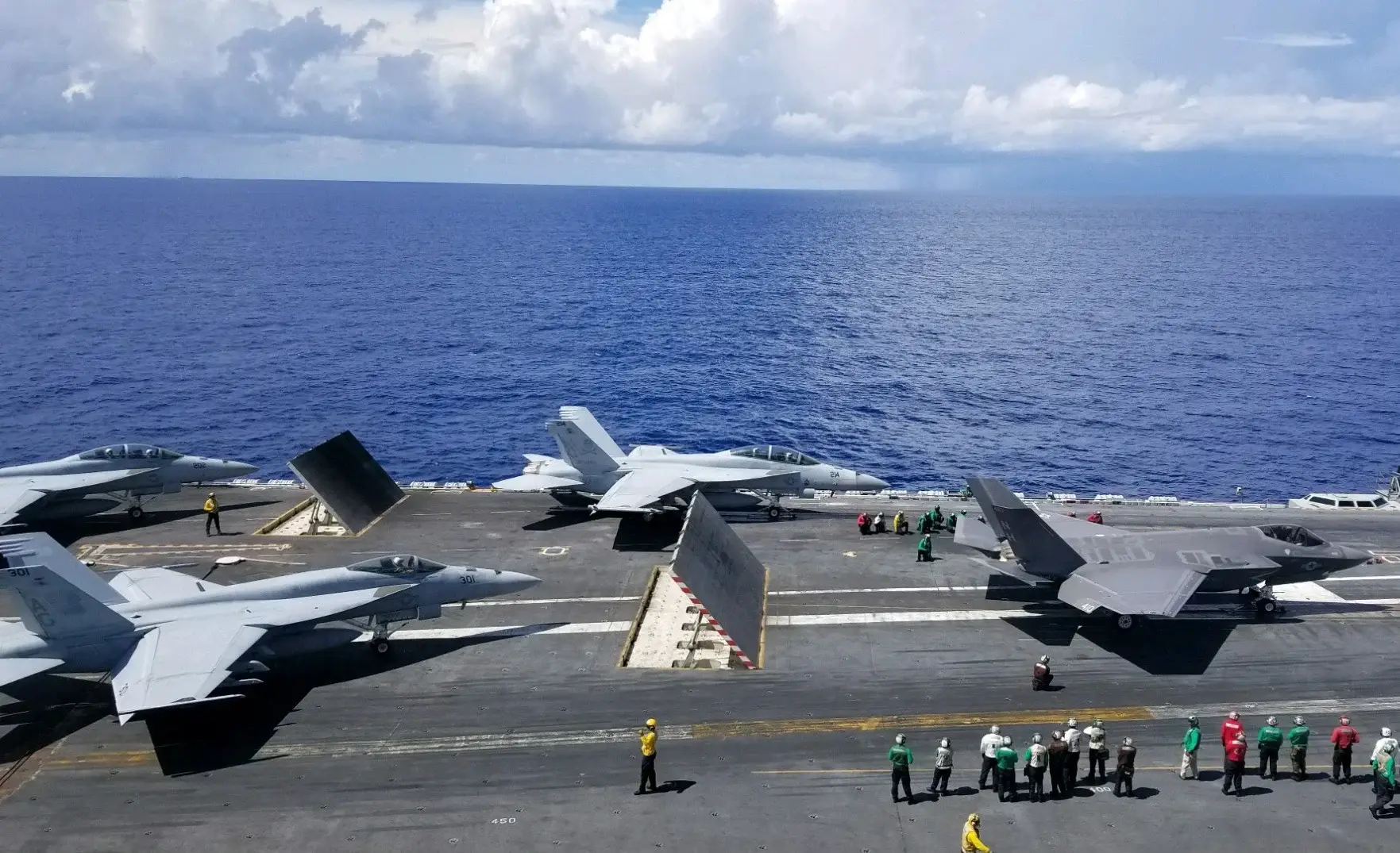 'Heavy lifting': How the giant elevators on the USS Abraham Lincoln move 30-ton jets