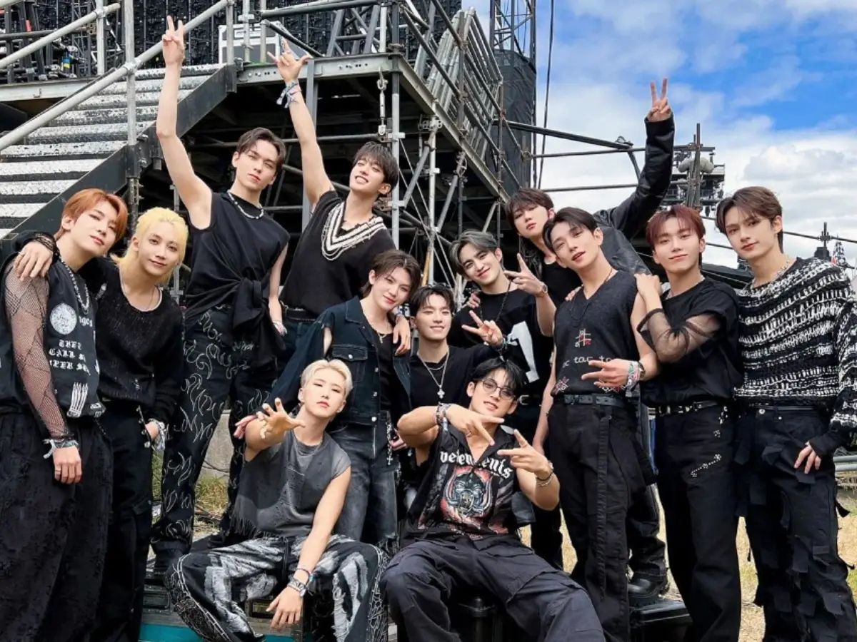 K-pop boy group SEVENTEEN announces contract renewal with Pledis at encore concert finale