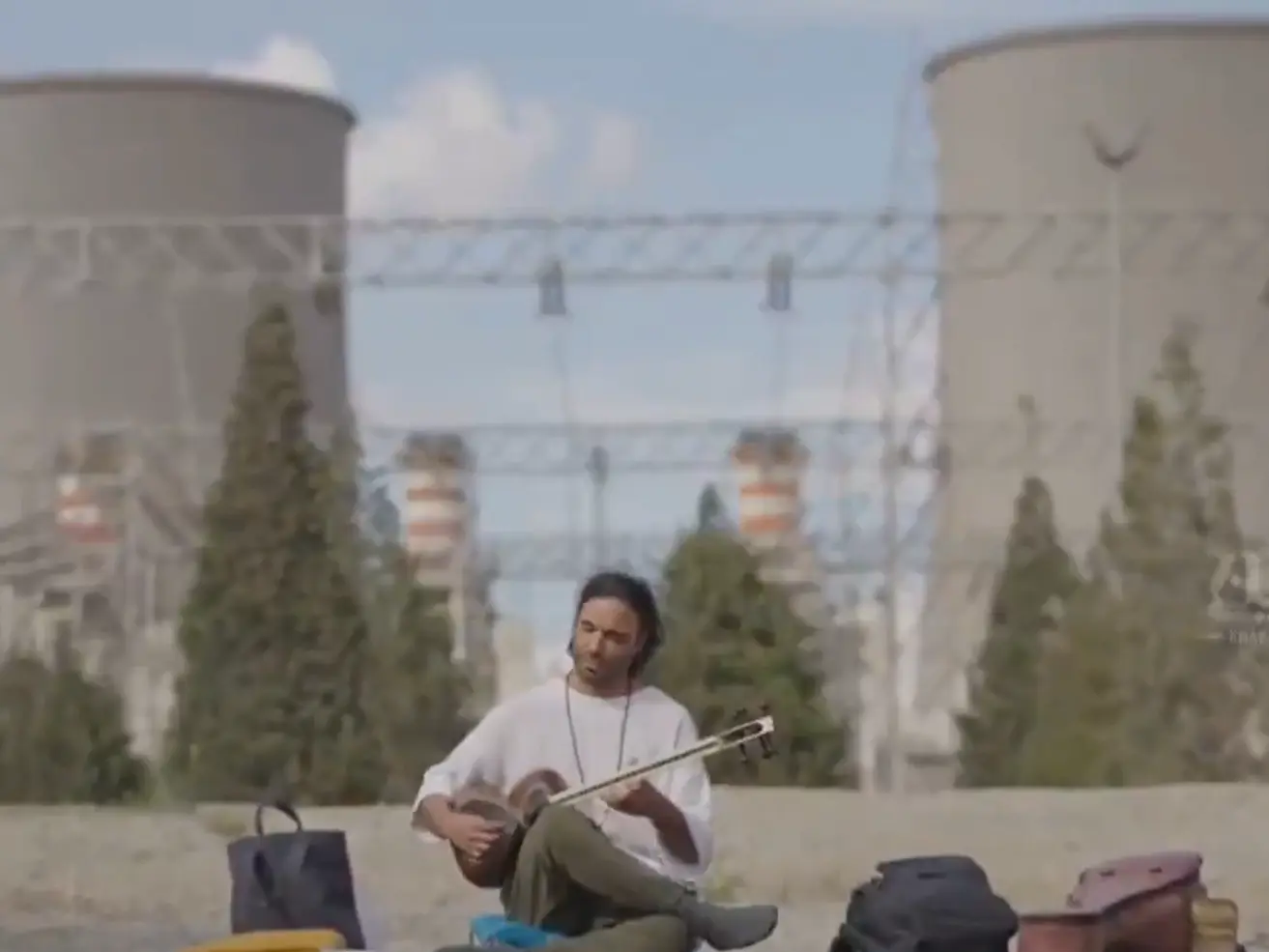 WATCH: Iranian musician performs in front of power plant amid Tehran's 'human-chains' request and Trump's threat WATCH: Iranian musician performs in front of power plant amid Tehran's 'human-chains' request and Trump's threat