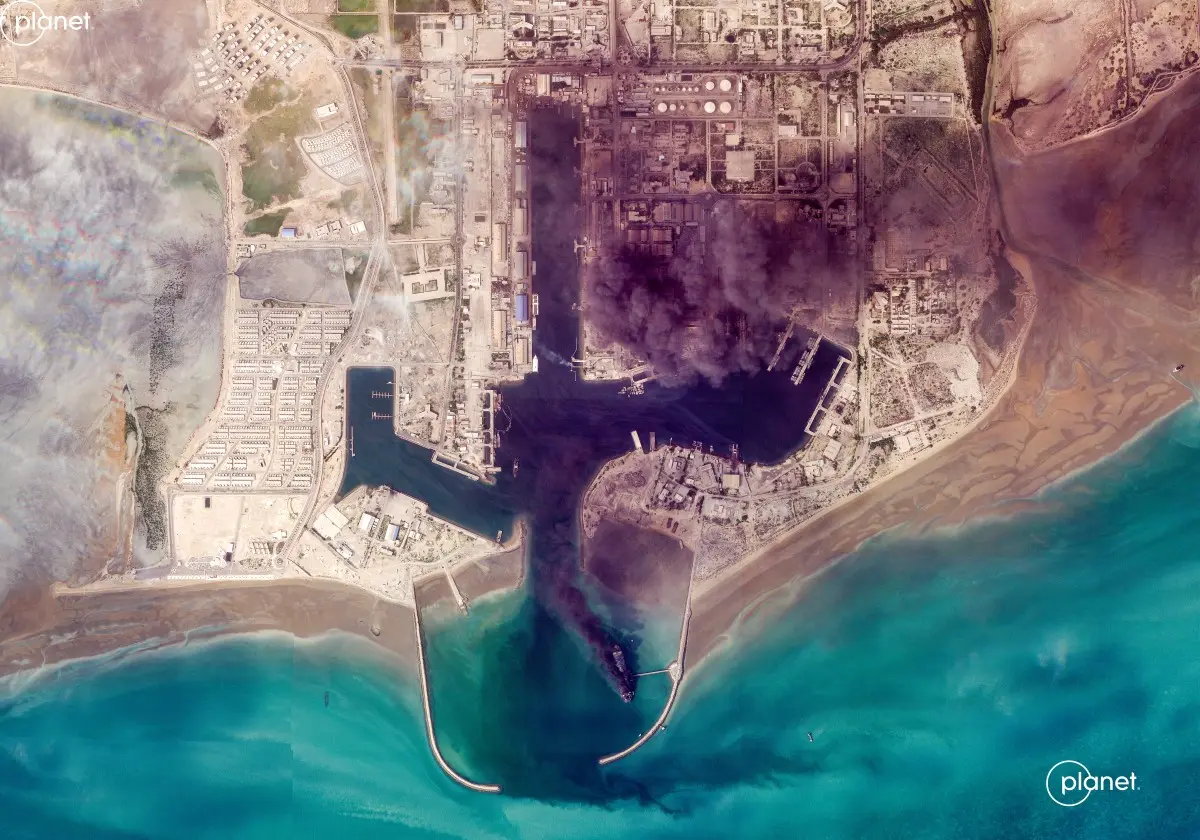 An analyst went to Strait of Hormuz and observed the shipping traffic. Here's what he saw