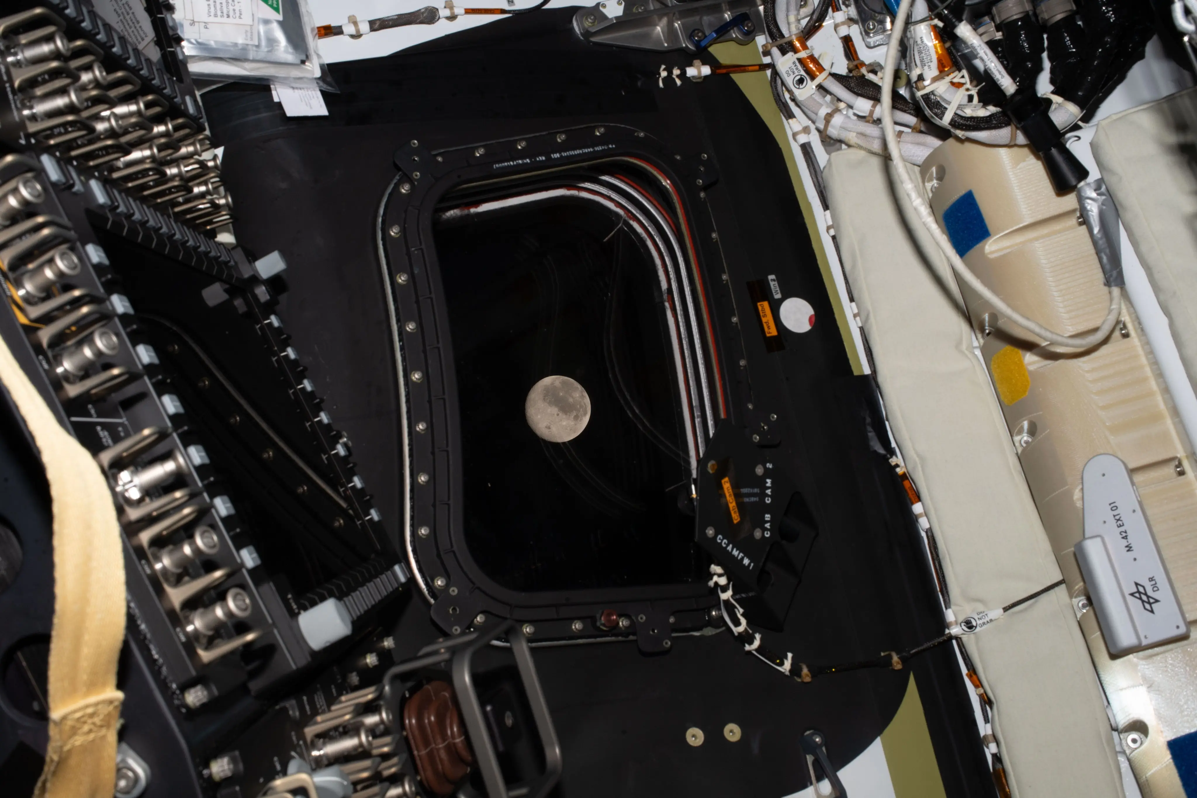 Orion will fall at 40,000kmh as temperatures rise to 2,700 degrees Celsius