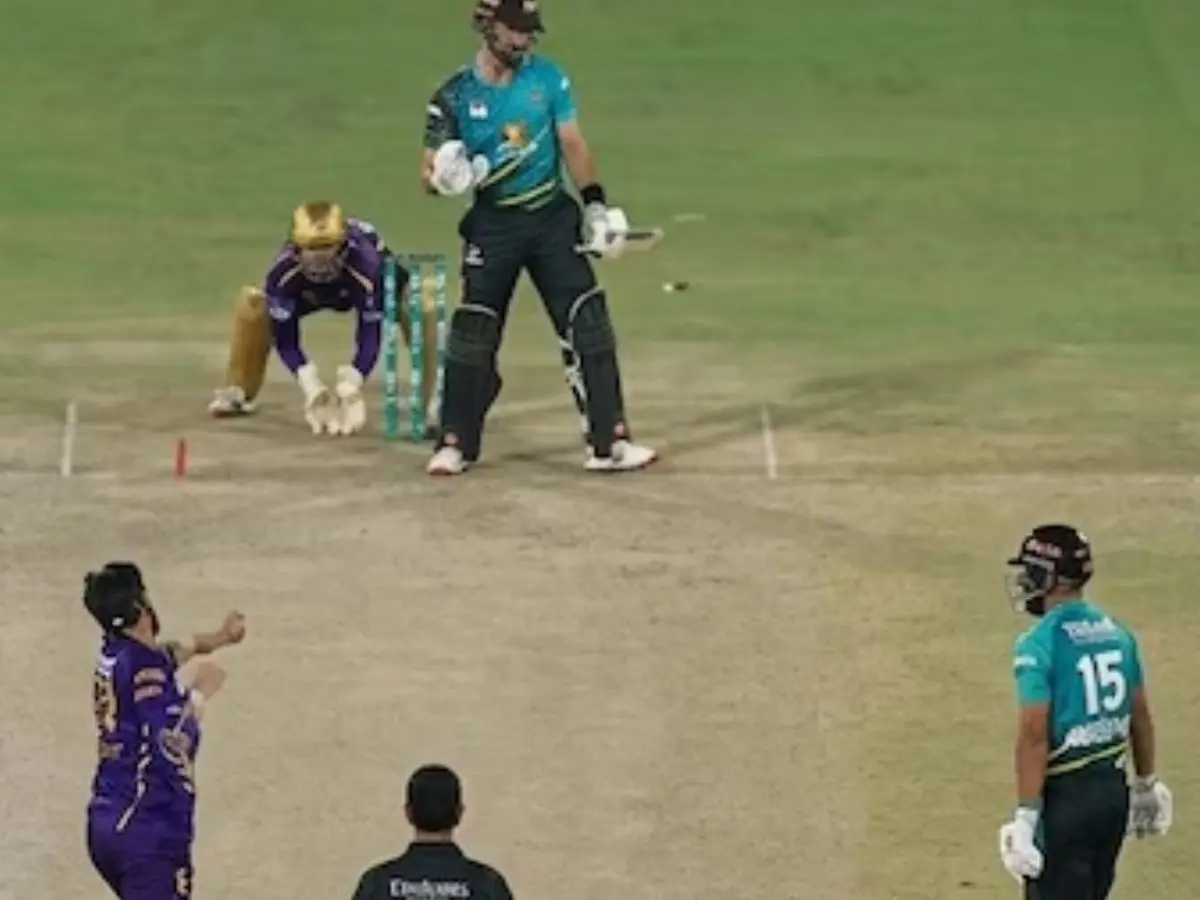 PSL 2026 | Daryl Mitchell refuses to face Usman Tariq after pause in action - Watch PSL 2026 | Daryl Mitchell refuses to face Usman Tariq after pause in action - Watch