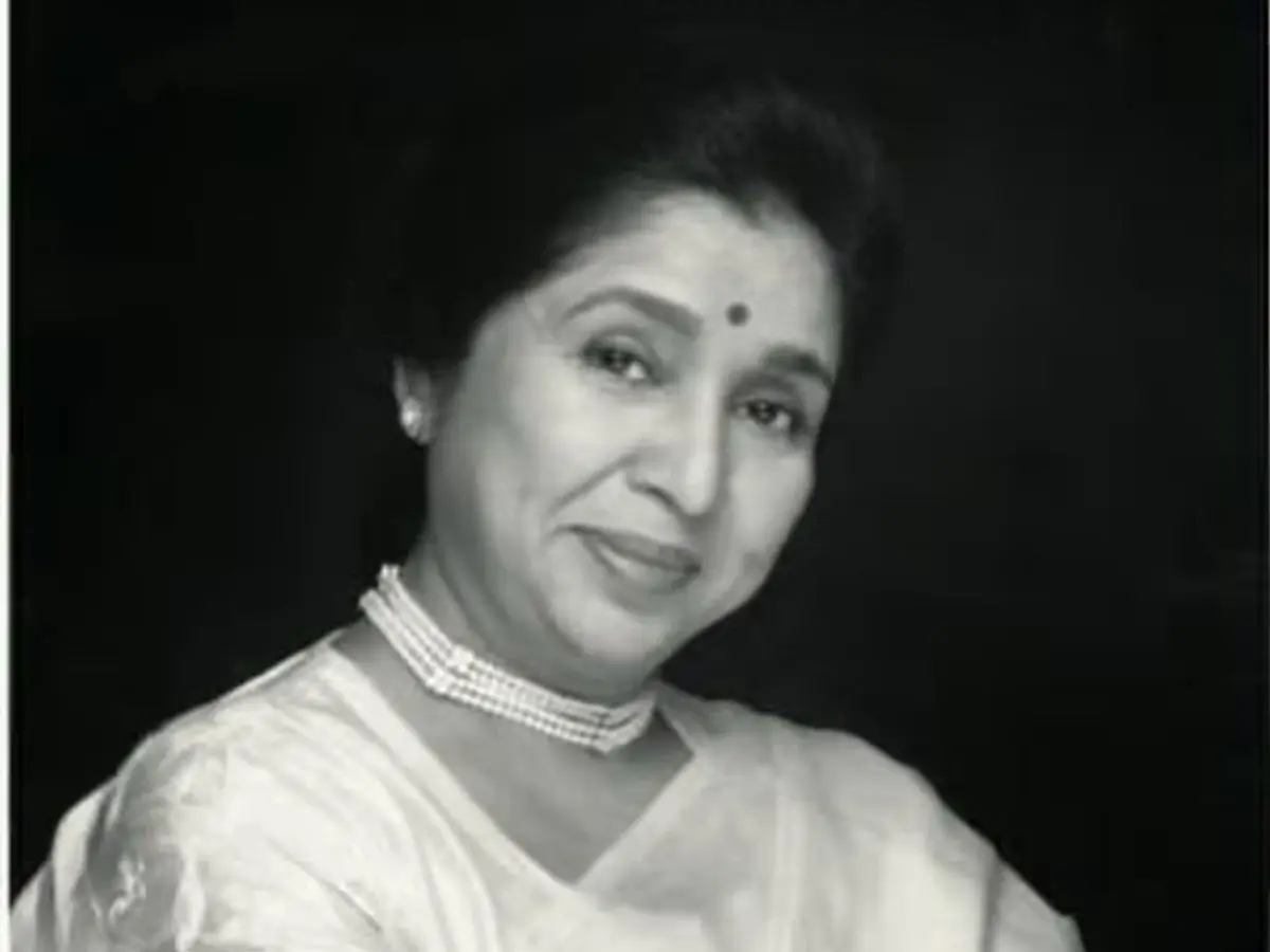 End of an era: Asha Bhosle’s mortal remains brought home; cremation with state honours tomorrow End of an era: Asha Bhosle’s mortal remains brought home; cremation with state honours tomorrow