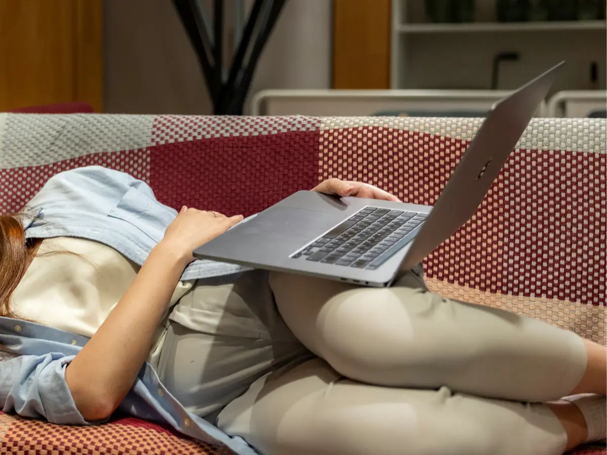 Unhappy with her salary, woman naps for 5 hours at work and eats boss' chocolate Unhappy with her salary, woman naps for 5 hours at work and eats boss' chocolate