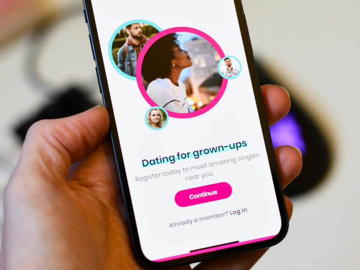 Love can't wait: California sheriff's deputy in bulletproof gear checks out women on dating app mid SWAT operation