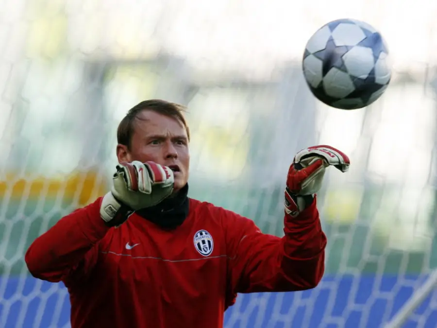 Who was Alex Manninger, former Arsenal goalkeeper who died in train accident