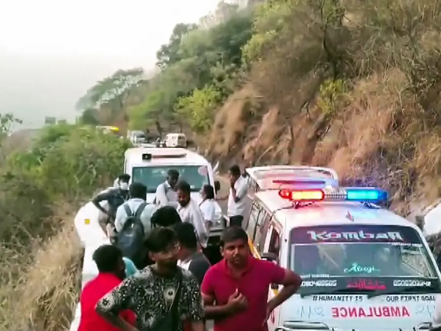 Tamil Nadu tragedy: 8 killed as van falls off Valparai cliff; PM Modi condoles deaths