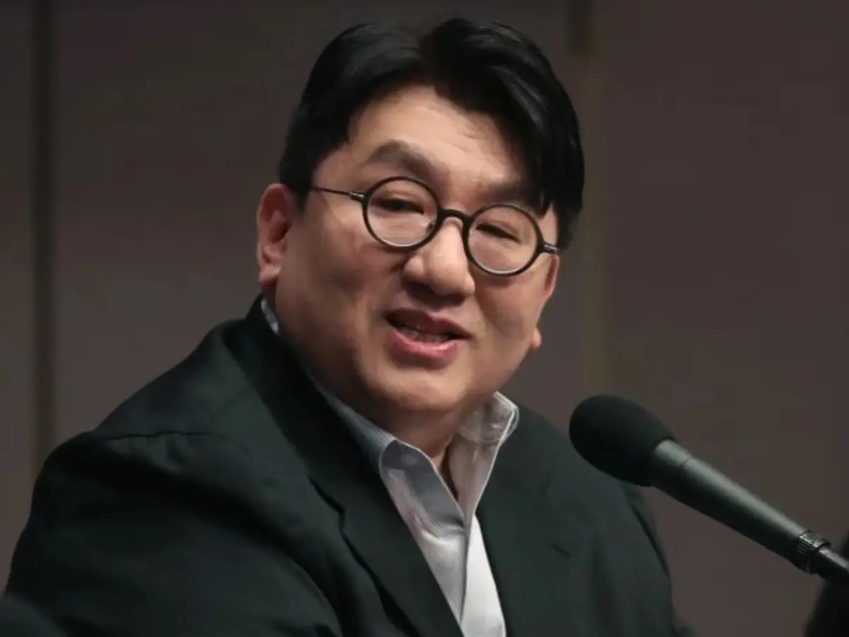 US Embassy requests for lifting travel ban of HYBE Chairman Bang Si Hyuk amid ongoing stock fraud investigation US Embassy requests for lifting travel ban of HYBE Chairman Bang Si Hyuk amid ongoing stock fraud investigation