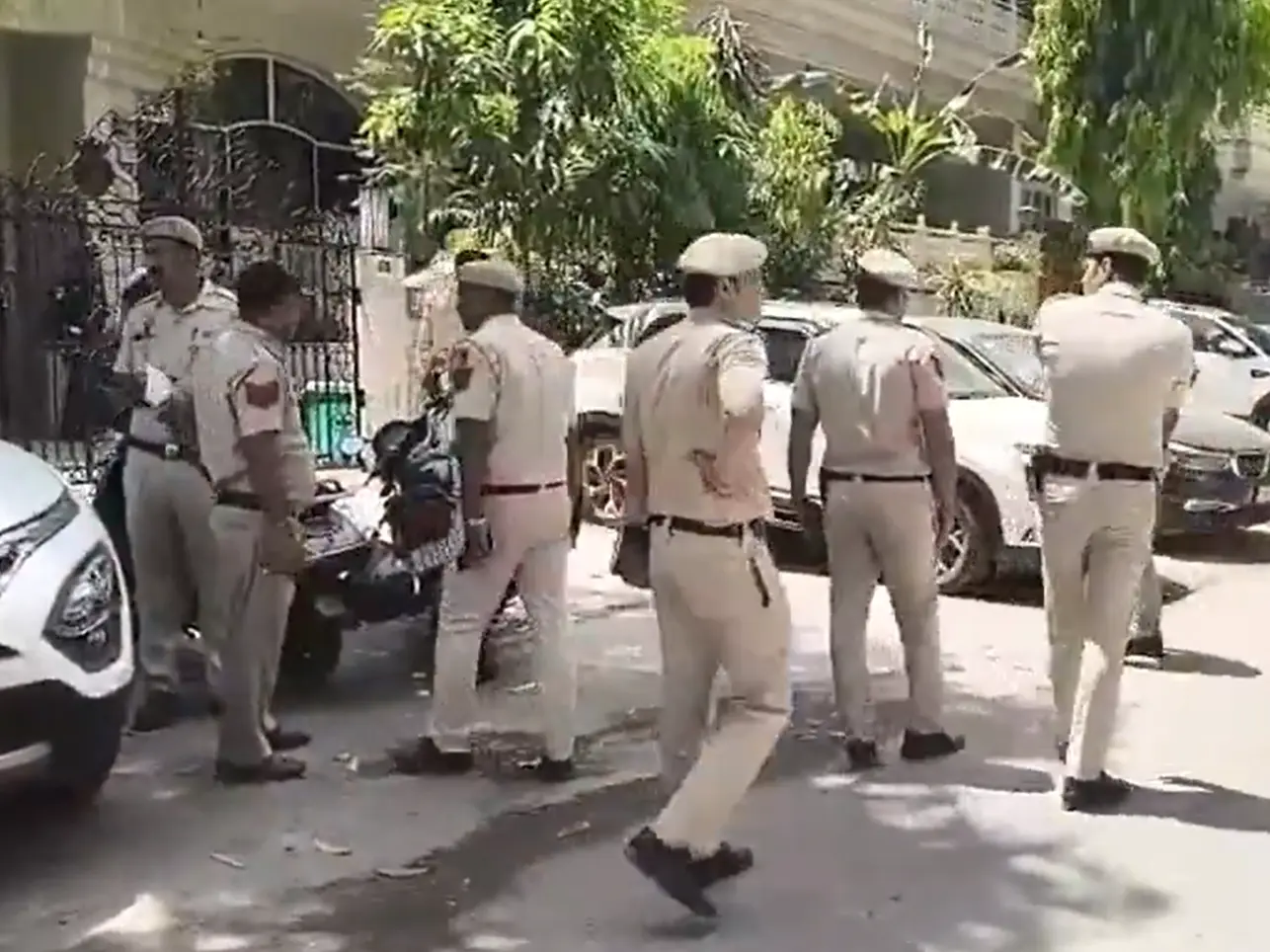 Delhi horror: Senior IRS officer’s 22-year-old daughter strangled to death in Amar Colony Delhi horror: Senior IRS officer’s 22-year-old daughter strangled to death in Amar Colony