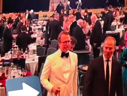 'Great wine heist': Internet reacts after journalists seen fleeing with expensive booze during chaos post WHCD shooting 'Great wine heist': Internet reacts after journalists seen fleeing with expensive booze during chaos post WHCD shooting