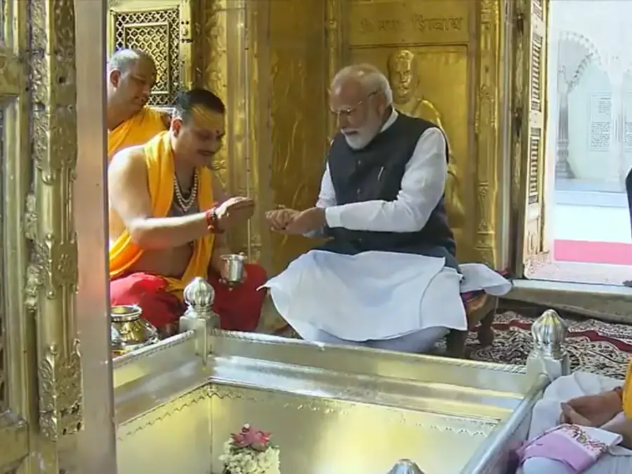 PM Modi visits Kashi Vishwanath temple, inaugurates Ganga Expressway
